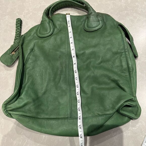 BULGA Green Shoulder Bag with Casual Design and Spacious Interior - Picture 3 of 12